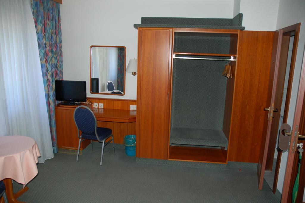 Hotel Kurfuerst Garni 格尔梅斯海姆 外观 照片